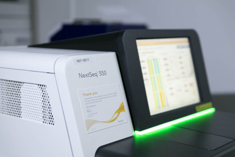 NextSeq500-768x512.jpg